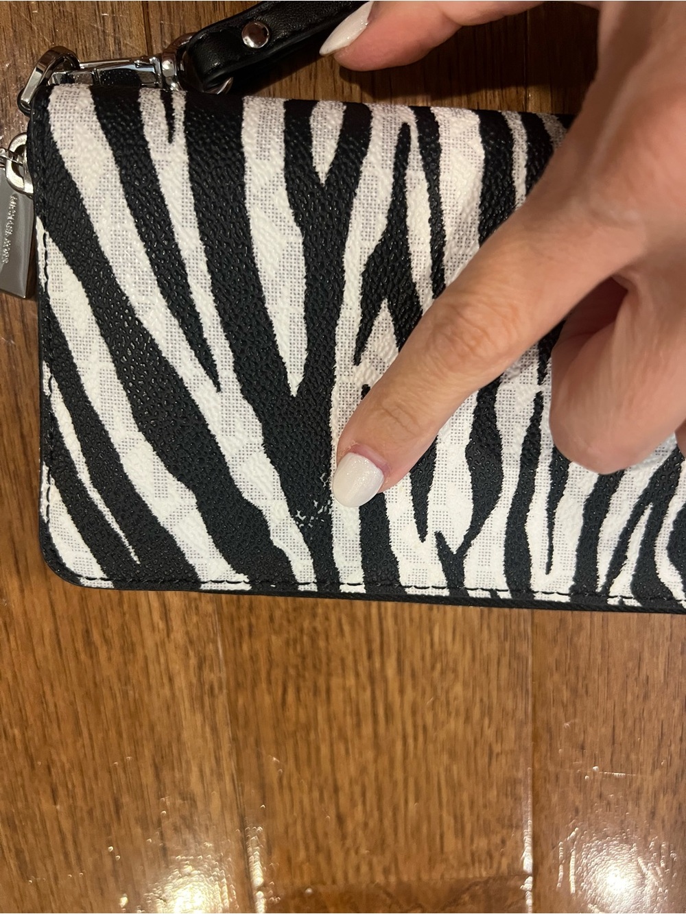 Michael Kors Black and White Zebra Print Zip Wallet Wristlet Jet Set Wallet - Picture 6 of 6